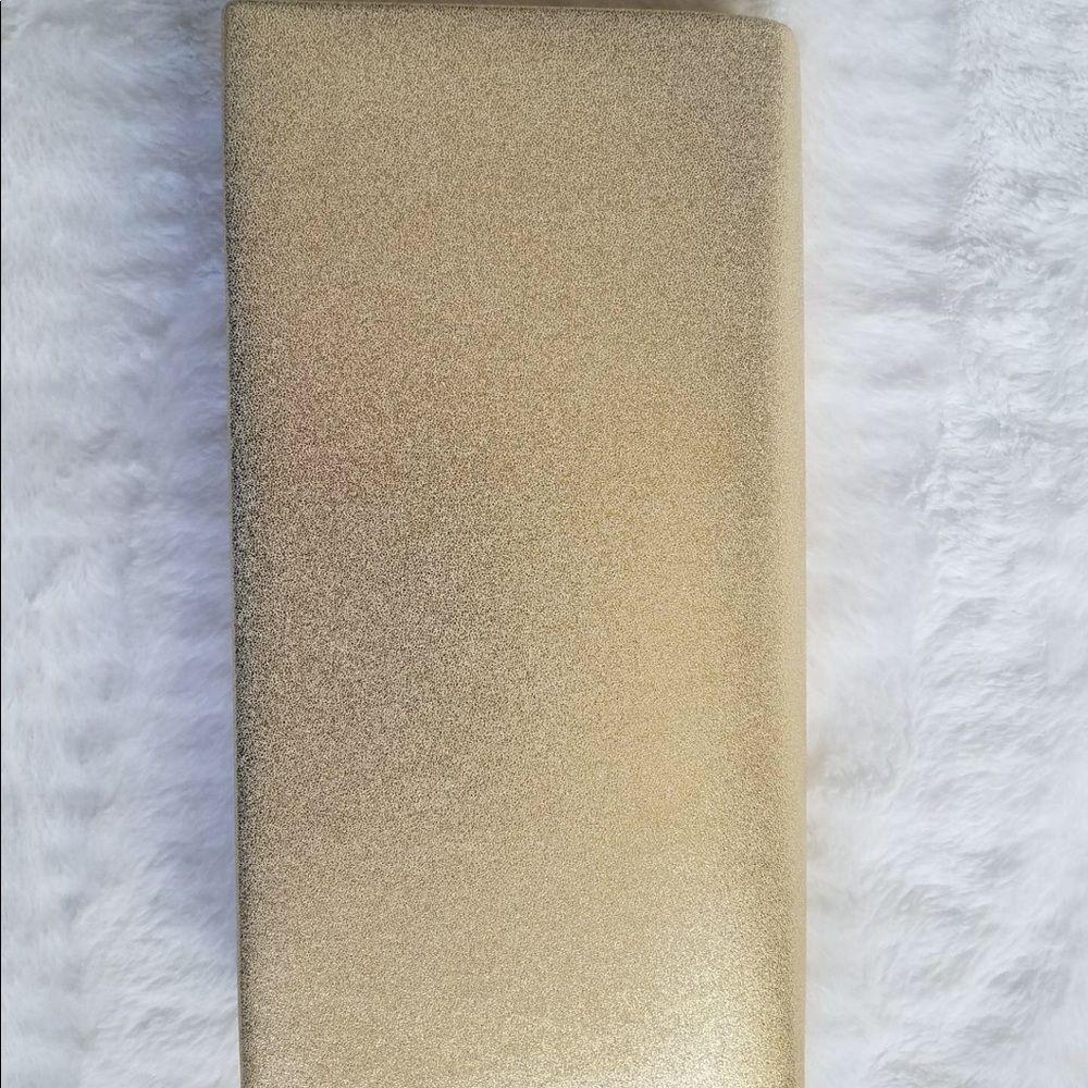 Wallyn’s Champagne Gold Clutch with Chain - Picture 6 of 8